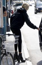 HAILEY BALDWIN Leaves Starbucks in New York 09/01/2017