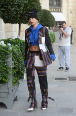 HAILEY BALDWIN Shopping at Cartier in Paris 09/27/2017