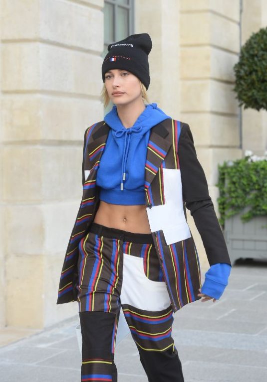 HAILEY BALDWIN Shopping at Cartier in Paris 09/27/2017