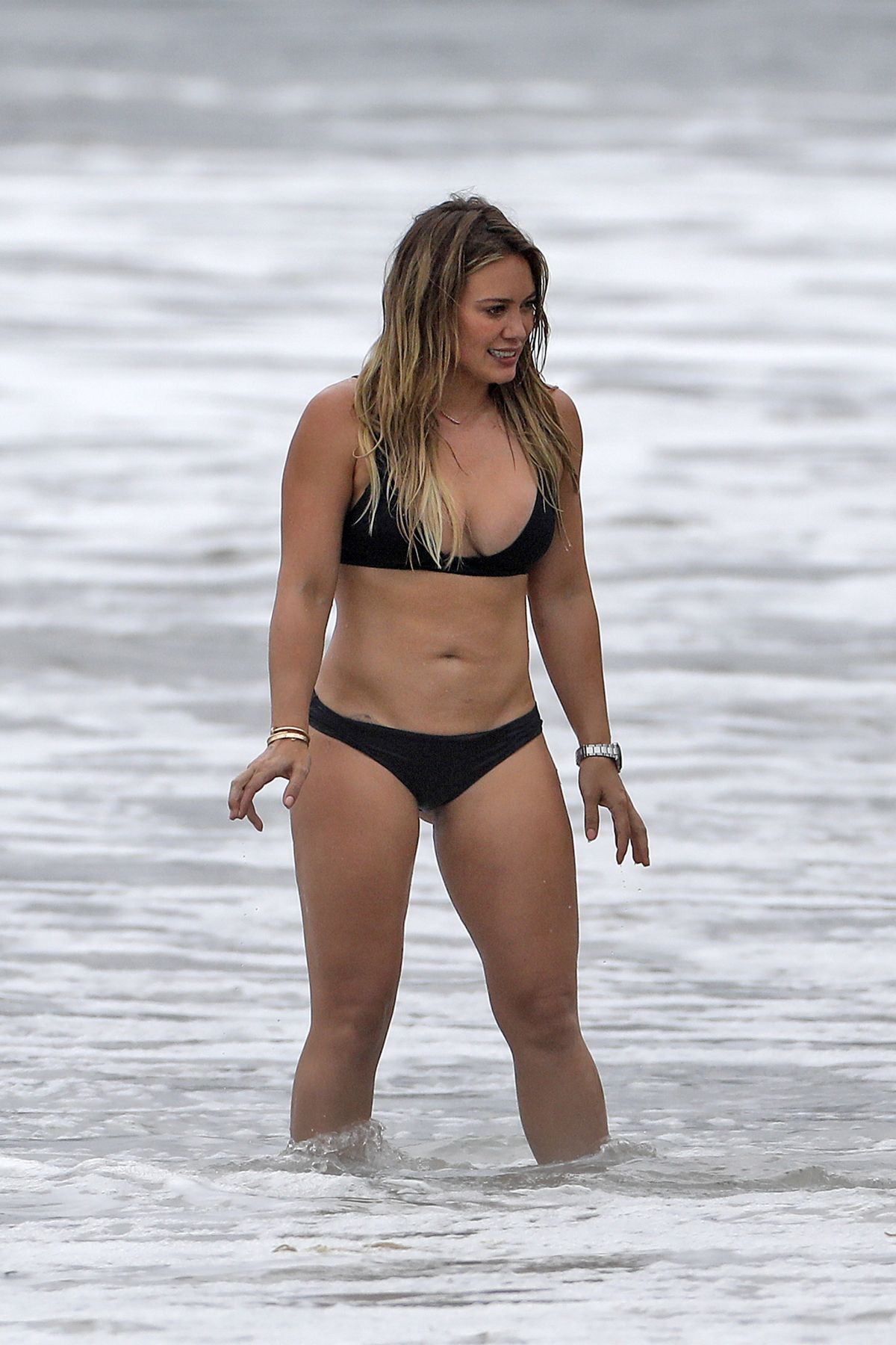 hilary-duff-in-bikini-at-a-beach-in-malibu-09-04-2017_18.