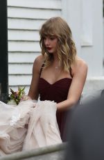 TAYLOR SWIFT at Friend\