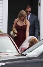 TAYLOR SWIFT at Friend\