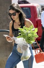 ISABELLE FUHRMAN Shoping at Farmers Market in Los Angeles 09/06/2017