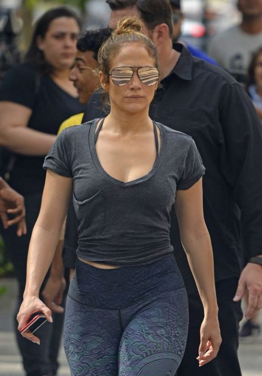 JENNIFER LOPEZ Heading to a Gym in New York 09/26/2017
