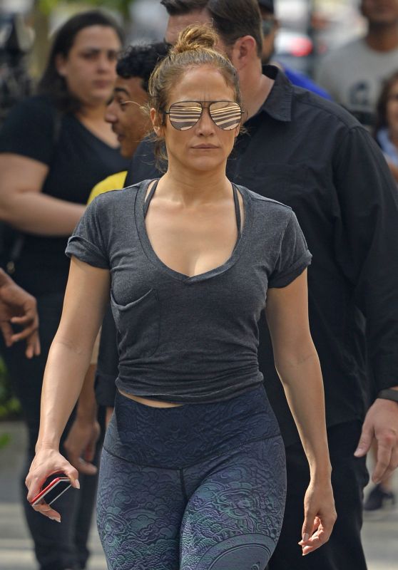 JENNIFER LOPEZ Heading to a Gym in New York 09/26/2017