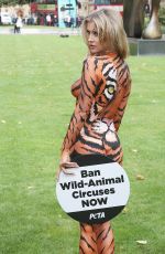 JOANNA KRUPA Wearing Bodypaint Protesting Outside Westminster in London 09/11/2017