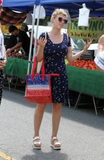 JODIE SWEETIN Shopping at Farmer
