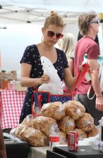 JODIE SWEETIN Shopping at Farmer