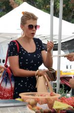 JODIE SWEETIN Shopping at Farmer