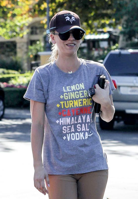 KALEY CUOCO Out and About in Calabasas 09/29/2017
