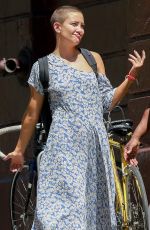 KATE HUDSON and Maddie Ziegler on the Set of Sister in West Hollywood 08/31/2017