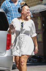 KATE HUDSON and Maddie Ziegler on the Set of Sister in West Hollywood 08/31/2017