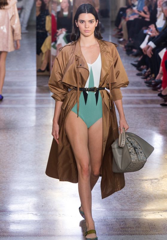 KENDALL JENNER at Bottega Veneta Fashion Show at Milan Fashion Week