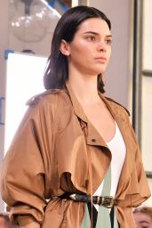KENDALL JENNER at Bottega Veneta Fashion Show in Milan 09/23/2017