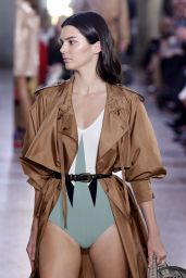 KENDALL JENNER at Bottega Veneta Fashion Show in Milan 09/23/2017
