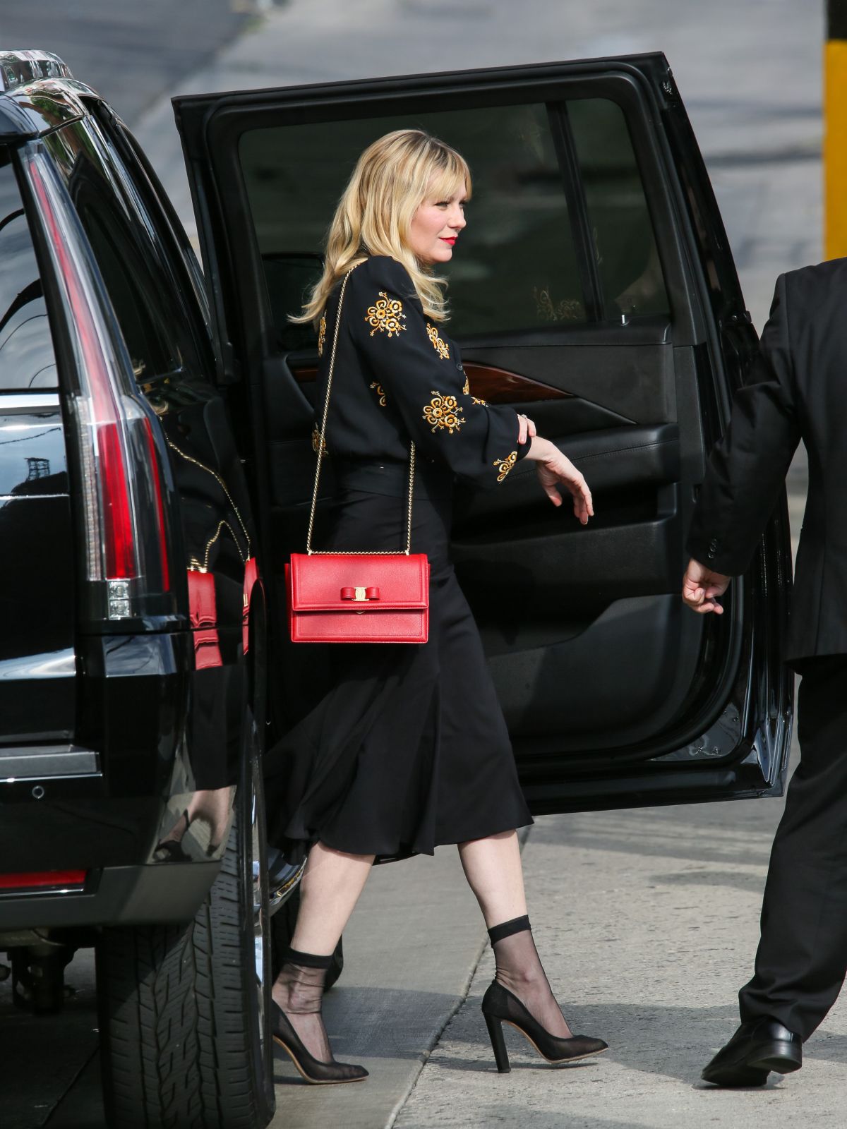 KIRSTEN DUSNT Arrives at Jimmy Kimmel Live in Los Angeles 09/19/2017 KIRSTEN DUSNT Arrives at Jimmy Kimmel Live in Los Angeles 09/19/2017