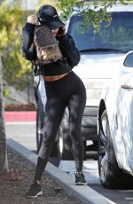 KOURTNEY KARDASHIAN Leaves Art Class in Woodland Hills 09/05/2017