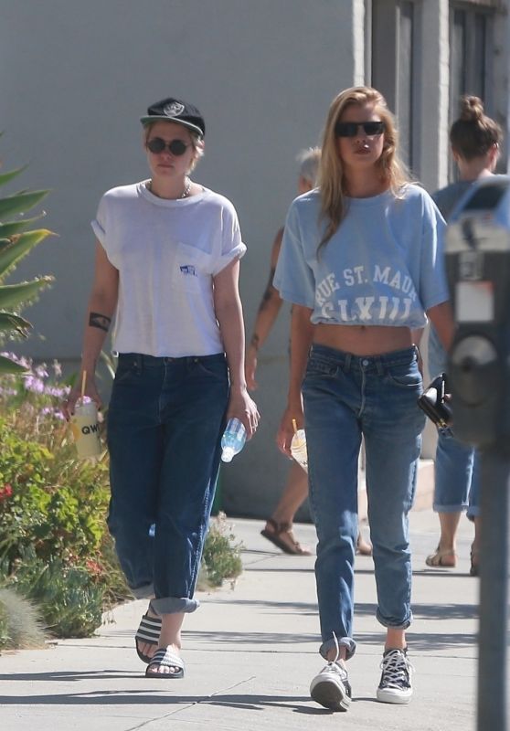 KRISTEN STEEWART and STELLA MAXWELL Out for Lunch in Los Angeles 09/24/2017