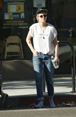KRISTEN STEWART and STELLA MAXWELL Out Shopping in Los Angeles 09/25/2017