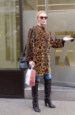 KYLIE MINOGUE Out and About in London, 09//21/2017