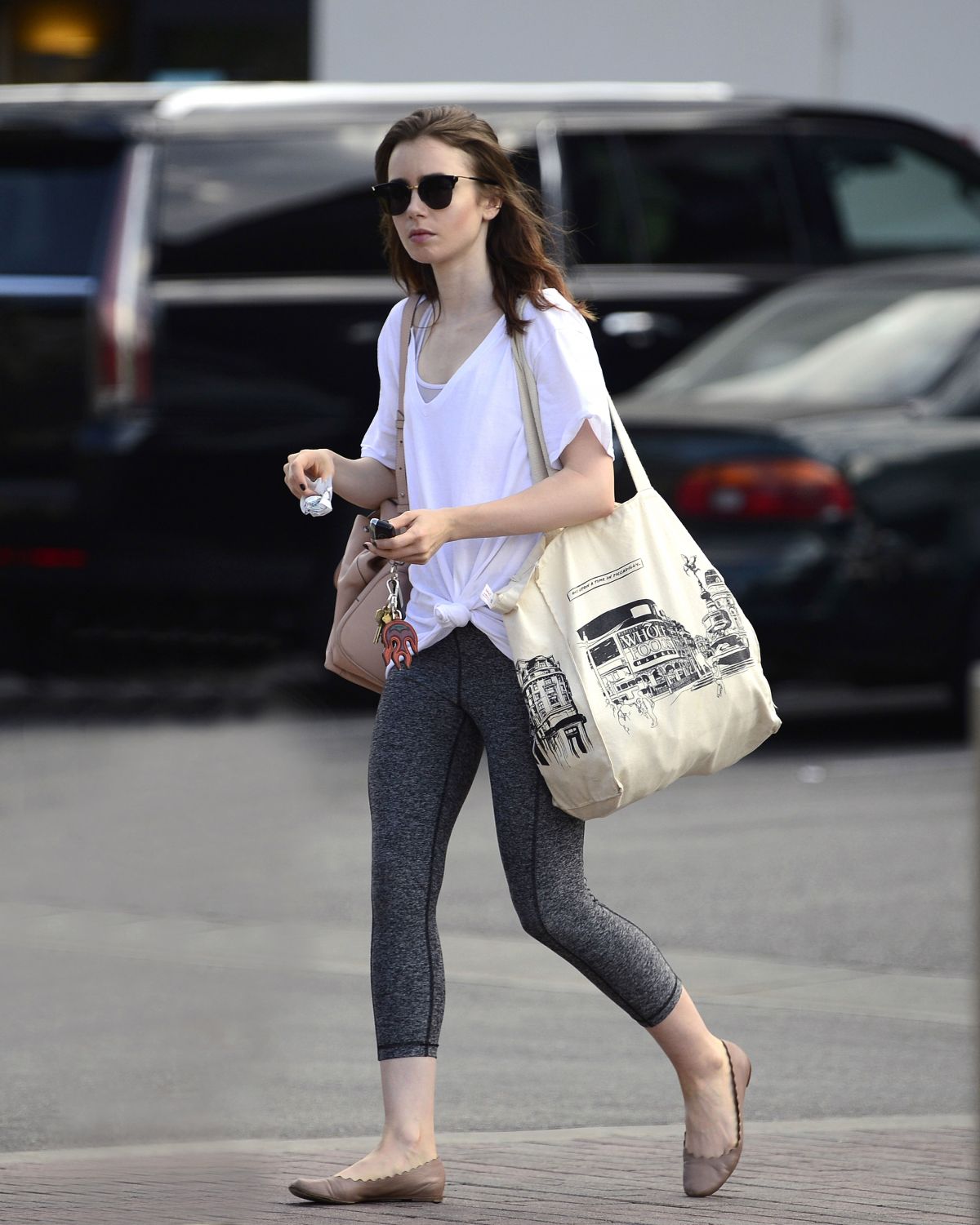 LILY COLLINS Out in Los Angeles 08/31/2017 LILY COLLINS Out in Los Angeles 08/31/2017