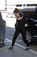 LORDE Arrives at LAX Airport in Los Angeles 09/21/2017