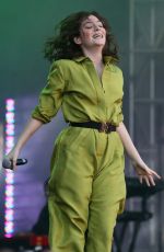 LORDE Performs at Iheartradio Beach Ball Summer Concert in Vancouver 09/03/2017