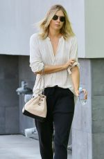 MARIA SHARAPOVA Leaves a Nail Aalon in Manhattan Beach 09/16/2017