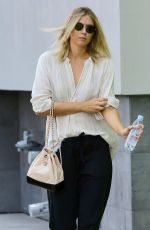 MARIA SHARAPOVA Leaves a Nail Aalon in Manhattan Beach 09/16/2017