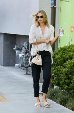MARIA SHARAPOVA Leaves a Nail Aalon in Manhattan Beach 09/16/2017