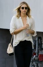 MARIA SHARAPOVA Leaves a Nail Aalon in Manhattan Beach 09/16/2017