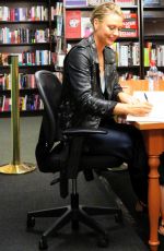 MARIA SHARAPOVA Signing Her Book at Barnes & Noble in New York 09/12/2017