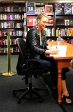 MARIA SHARAPOVA Signing Her Book at Barnes & Noble in New York 09/12/2017