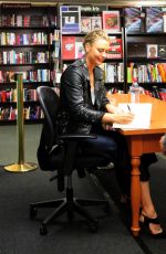 MARIA SHARAPOVA Signing Her Book at Barnes & Noble in New York 09/12/2017