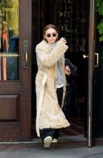 MARY KATE OLSEN Leaves Her Apartment in New York 09/11/2017