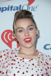 MILEY CYRUS at Iheartradio Music Festival in Las Vegas 09/23/2017