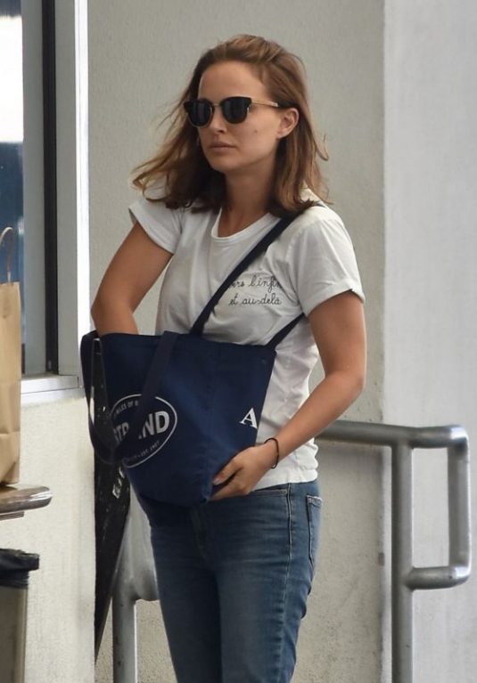 NATALIE PORTMAN at M Cafe in Beverly Hills 09/25/2017
