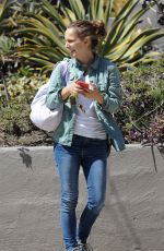 NATALIE PORTMAN Out and About in Silver Lake 09/27/2017