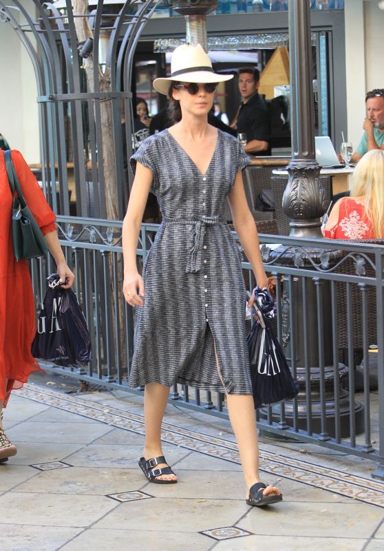 ODETTE ANNABLE Shopping at The Gap in Hollywood 09/27/2017