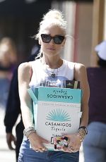 Pregnant GWEN STEFANI Leaves a Liquor Store in Sherman Oaks 09/22/2017
