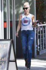 Pregnant GWEN STEFANI Leaves a Liquor Store in Sherman Oaks 09/22/2017