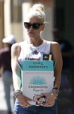Pregnant GWEN STEFANI Leaves a Liquor Store in Sherman Oaks 09/22/2017