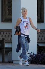 Pregnant GWEN STEFANI Leaves Palm Springs 09/24/2017