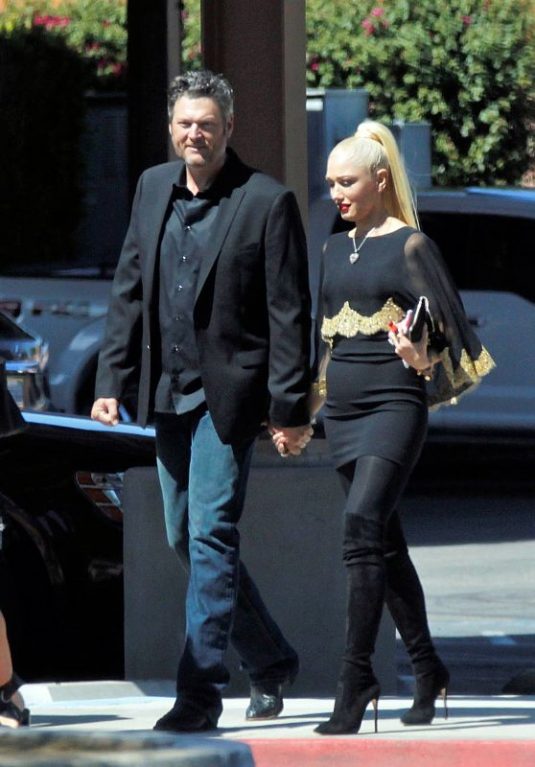 Pregnant GWEN STEFANI Out and About in Palm Desert 09/24/2017