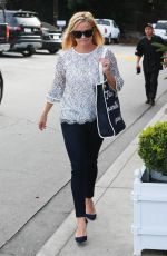 REESE WITHERSPOON at Country Mart in Brentwood 09/15/2017