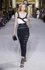 ROOSMARIJN DE KOK at Balmain Spring/Summer 2018 Fashion Show