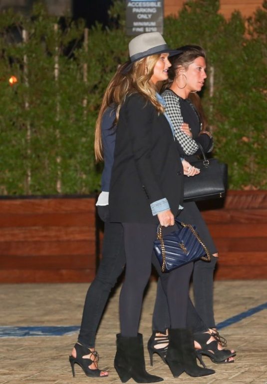 ROSIE HUNTINGTON-WHITELEY Arrives at Nobu in Malibu 09/22/2017