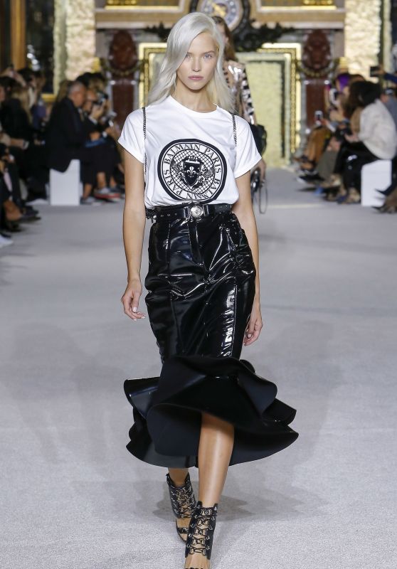 SASHA LUSS at Balmain Spring/Summer 2018 Fashion Show