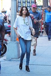 SELENA GOMEZ Arrives on the Set of Untitled Woody Allen Movie in New York 09/22/2017