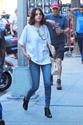 SELENA GOMEZ Arrives on the Set of Untitled Woody Allen Movie in New York 09/22/2017